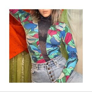 patterned stretchy turtle-neck